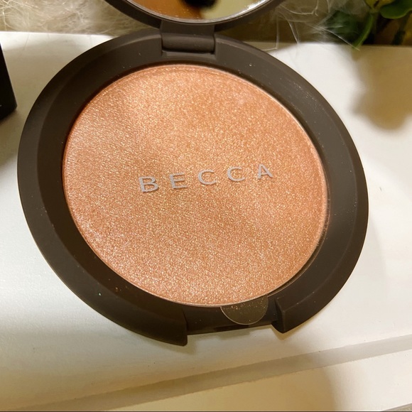 SOLD Becca Highlighter Bundle + Makeup Bag - Picture 6 of 8